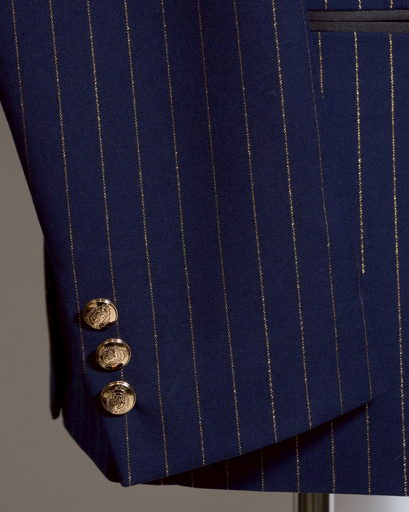 ゴールドストライプサテンカラーダブルジャケットネイビー