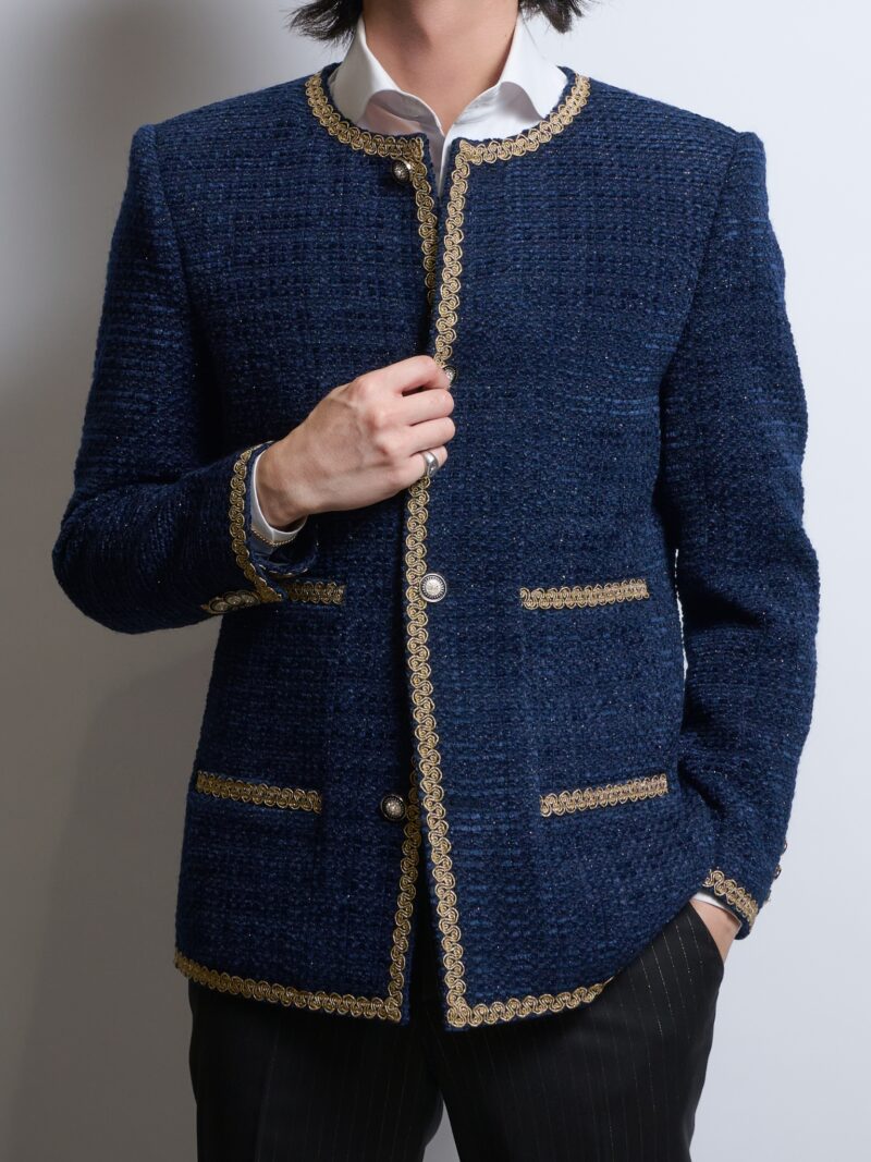 ブルーノーカラージャケット、ゴールドパイピング
