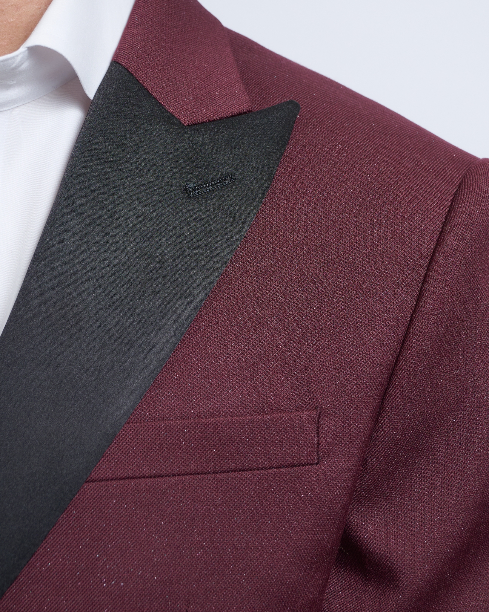 バーガンディーラメ入りシングルジャケット、襟ピークドラペル黒サテン