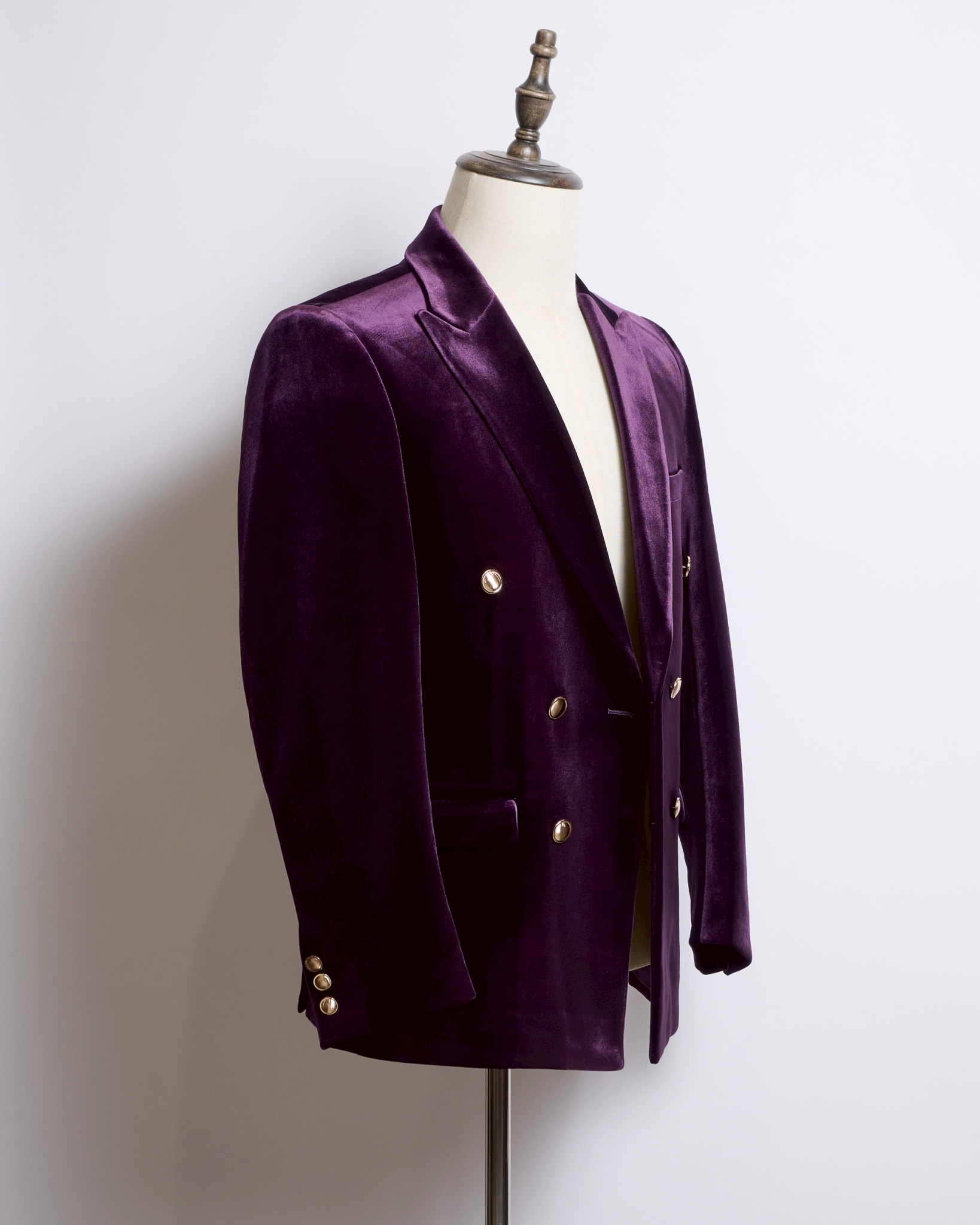 パープルベロアダブルジャケット、ゴールドボタン