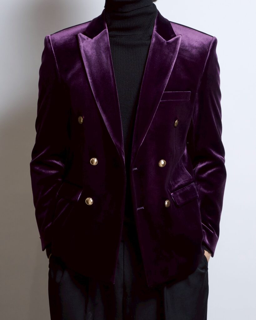 パープルベロアダブルジャケット、ゴールドボタン