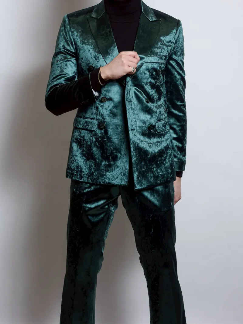 グリーンベロア、ダブルセットアップスーツ、フレアデザイン、クラッシュベロア